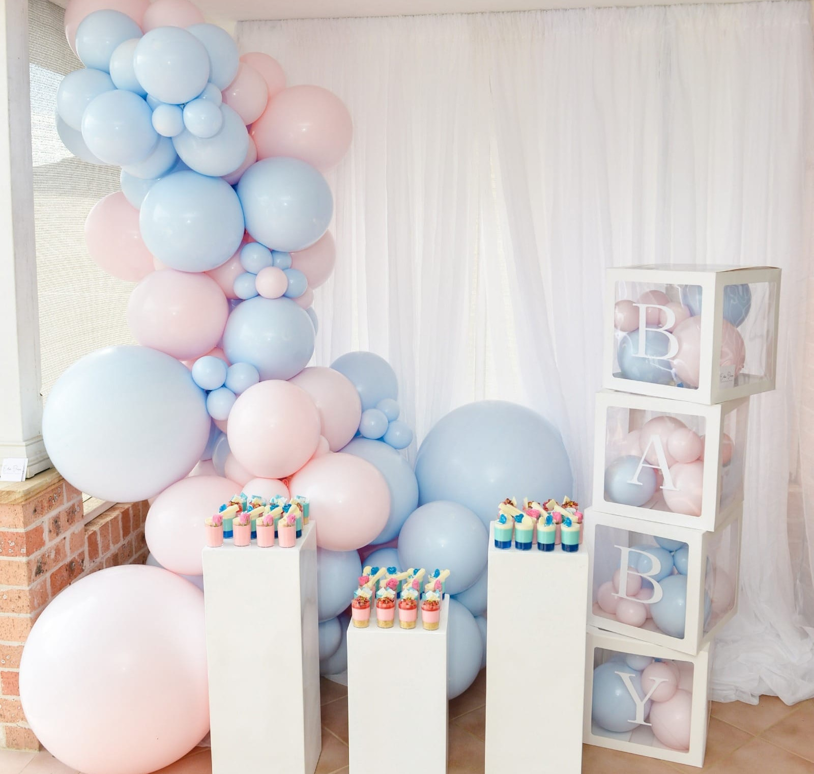 Baby Showers & Gender Reveals balloon styling